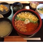 佳緒 - シャケの親子丼ランチ
      2013.12.27