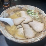 ラーメン 八龍 - チャーシューメン