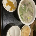 羊貴妃羊湯館 - 羊雑湯。モツばっかりだったので、肉っ気が欲しい方は羊肉湯という、肉多めのスープもあるようです。