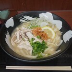 Sanuki Udon Iwai - フォー風うどん。再現性は「？」でしたが、これはこれで結構美味しくて、十条商店街のエスニック食材屋でパクチーを買って来ようか悩む位(爆)でした。