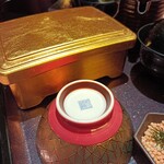 炭焼ひつまぶし鰻 むなぎ - 器まで金ピカ