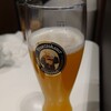 Lufthansa Business Lounge A13 - ドリンク写真:入れてもらったフランティスカーナーの生ビール　量は少なめ