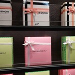 Munich Airport Lufthansa Business Lounge　G - ミュンヘン空港　お菓子の店