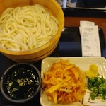Marugame Seimen - 野菜かき揚げと共に