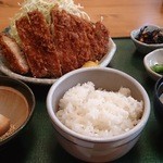 Tonki - ロースかつ定食、1200円。(2013.12.26)