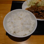 石の家 - ちょっとだけ固めが好みのご飯。