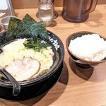 横浜家系ラーメン 小作大和家 - 料理写真: