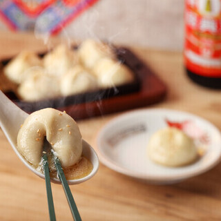 Our most popular product: “Succulent Boiling Iron Pot Gyoza / Dumpling”