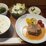 キッチン ブルー グローブ - 豚肩ロースポシェ　蜂蜜とブラッドオレンジのソース