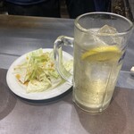 薬研堀 八昌 - お通しのキャベツとハイボール