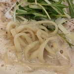 Umami - 濃厚ホタテのumami塩そば　麺アップ