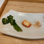 Umami - 本日の前菜（ブロッコリーのアンチョビ和え、豆腐のキムチ、長芋のワサビ麹漬け）