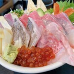 海鮮めし屋 磯人 - 料理写真:磯人丼