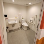 HEART BURGER - 広い身障者用トイレ（兼女性用）完備