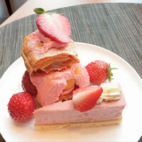 アトモス･イタリアンダイニング - ミルフィーユは大き過ぎて食べづらい