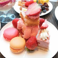 アトモス･イタリアンダイニング - ケーキはミルフィーユ、ストロベリーチーズケーキ
