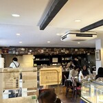 カフェ GOTO - 一瞬で撮影。一番奥がマスター。