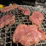 炭火焼ホルモン ぐう - 