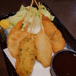 Mekikinoginji - 串揚げ五種　８０１円
                        海老、いか、アジ、レンコン、白身魚チーズ