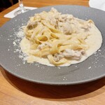 OSTERIA MURIVECCHI - 自家製タリアテッレ　秋田県産だだみと華舞茸のクリームソース