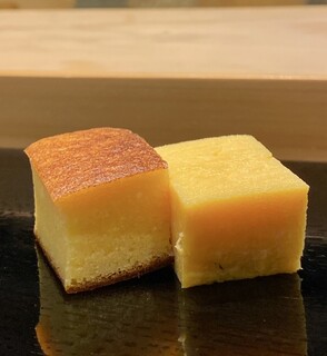 Togoshiginza Sushi Bando - たまごは2種類
                        しっとり系とカステラの様なふわっと系です♪