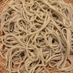 Teuchi Soba Ishiduki - 大和芋のとろろそば１３２０円。好みのタイプではない、やや太め、ややモッチリの食感ですが、喉越し良く、とても美味しかったです（╹◡╹）