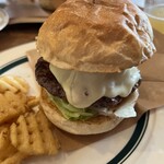 CRUZ BURGERS & CRAFT BEERS - 