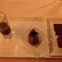 銀座 シェ・トモ - 4種の食感と味わいで楽しむチョコ