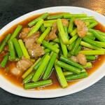 Stir-fried garlic sprouts and pork