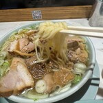 ちえちゃんラーメン - 麺リフト