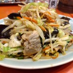 丸吉飯店 - 肉野菜炒め 850円(税込)(2024年1月31日撮影)