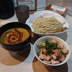 麺屋 さん田 - カレーつけ麺大盛と鶏チャーシュー丼