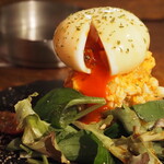 スタンド あいだ - 手作りポテサラ 半玉のせde