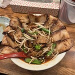 焼豚ラーメン 三條 - 焼豚ラーメン肉盛半からべと皿