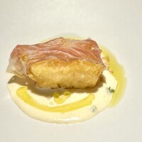 malca - ほんの少しだけ塩味が強く感じましたが、カリフラワーのソースが柔らかくしてくれるので、結局はちょうどいい塩梅の真鱈フリット。