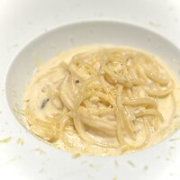 malca - デフォルトでは生ハムが乗るのですが、私は純粋にレモンクリームを味わいたいので、抜いていただきました。
                    もう少し爽やかさを全面に出しても好みですが、チーズとクリームのコクもまた、バランス良き…♡