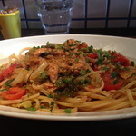 トラットリア・築地パラディーゾ - チリメンキャベツとマグロのオイル漬け　チェリートマトソースのリングイネ