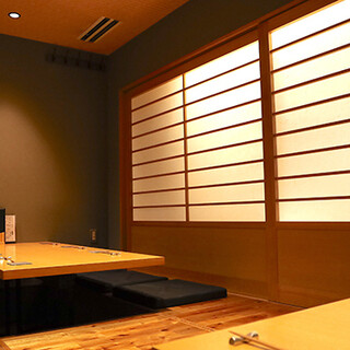 Oyaji Bettei, a one-minute walk away, is fully equipped with private rooms. It can accommodate groups of up to 15 people.