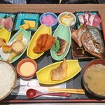 魚がし食堂　中央市場店 - 連れの「お魚大好き定食」