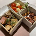 THE LOUNGE - ナッツは標準。それ以外2種類選択