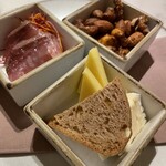 THE LOUNGE - 同じく2種類