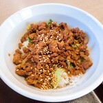 Chuukasoba Yatarou - 半肉味噌丼