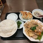 北海 - 日替わり(焼肉定食)¥850＋半餃子¥150