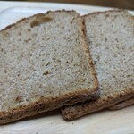 ブレッド＆サーカス - 全粒粉と糖蜜ハーフ