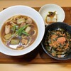 たべ呑みや じゅじゅ - 料理写真:鶏ネギうどん定食(シャケ高菜明太子ご飯付)900円(税込)
ご飯無し−100円
うどん2玉＋200円
その他に
豚ネギうどん定食900円(税込)
鶏豚ネギうどん定食900円(税込)