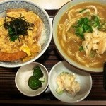 Nagoya Udon - カツ丼セット　900円　（麺はカレーうどんで）