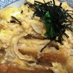 なごやうどん - カツ丼のクローザップ　肉が硬くて残念だった