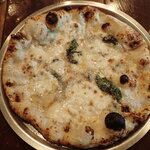 PIZZA DA BABBO - クワトロフォルマッジ