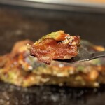 象屋 - 後半になってもカリカリ度が増して香ばしくなった生地と豚肉で勝手に味変されていく。これは1人で食べるからこそやな