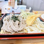 矢坪うどん - 少しだけ、天ぷらが付くのも
お店のスタイルなのね